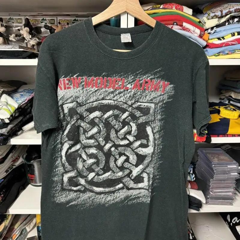 Reprint Nowy Model Army 90S Vi – Band Tee Faded 90S recenzja i cena